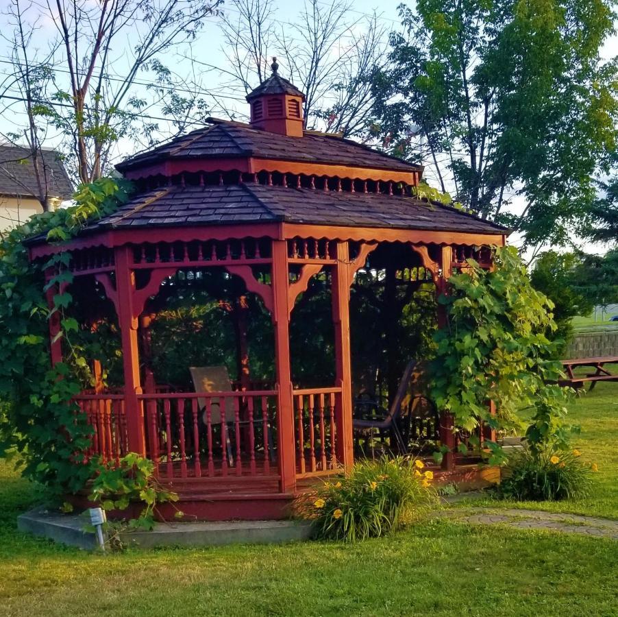 Lake Erie Lodge Exteriör bild